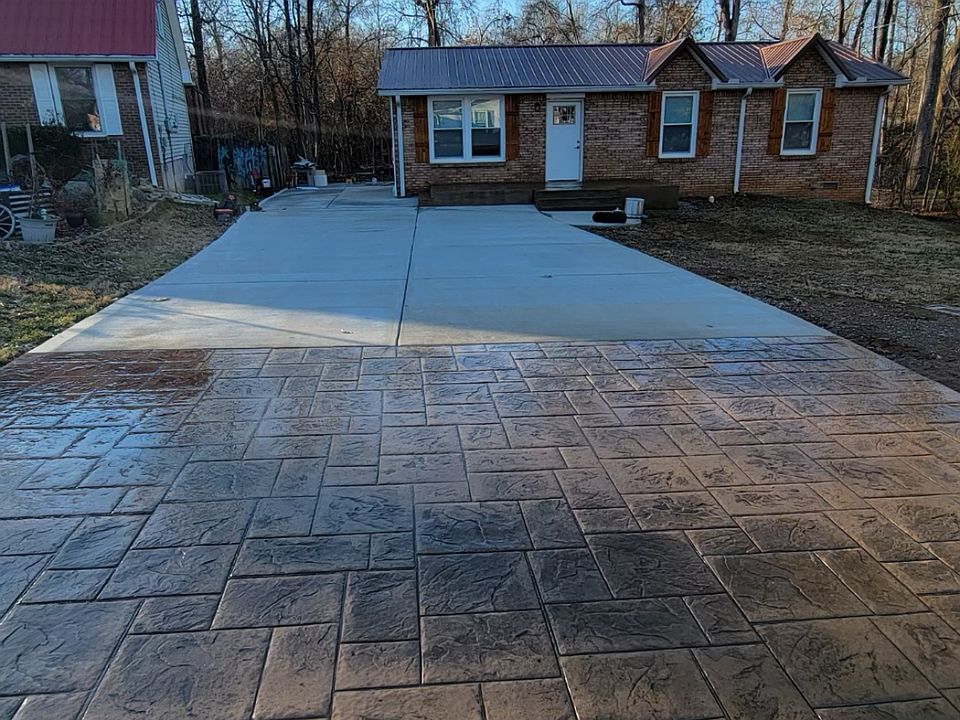 1st image of 400 Louise Ln
