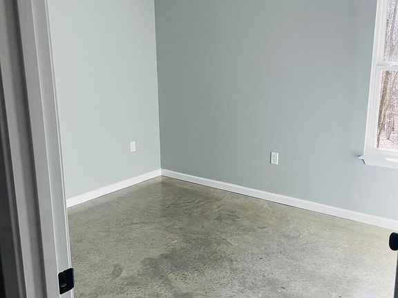 4th image of 625 Ridge Rd