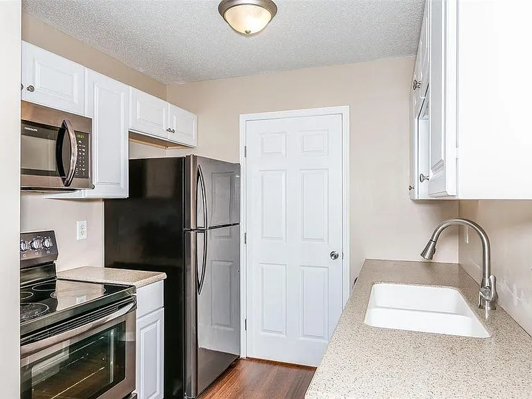 539 S Robin Rd #C — Photo 8