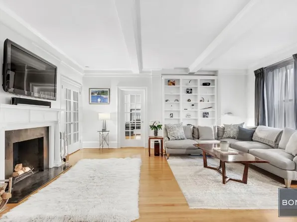 212 East 48th Street image 1 of 9