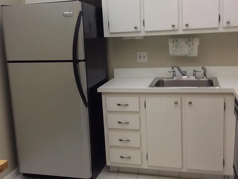 470 Executive Center Dr #2K — Photo 2