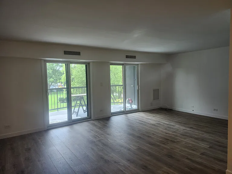 1415 E Central Rd — Photo 2