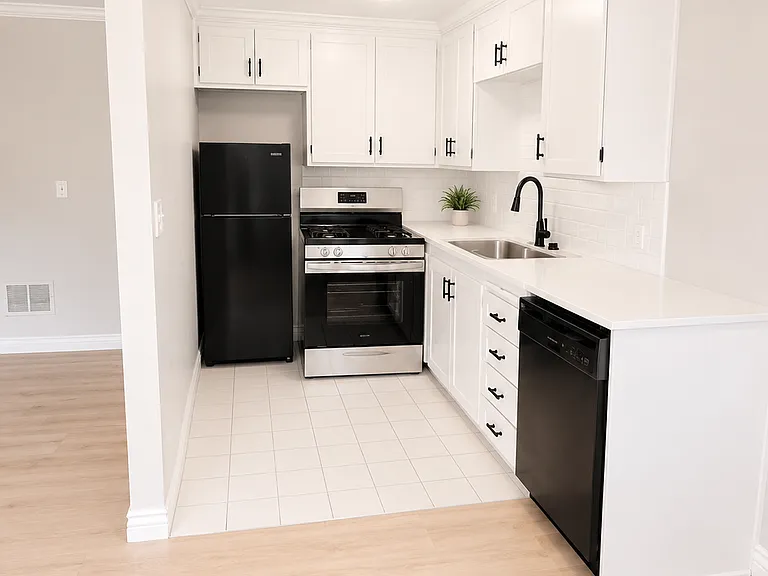 Connie Jean Apartments — Photo 11