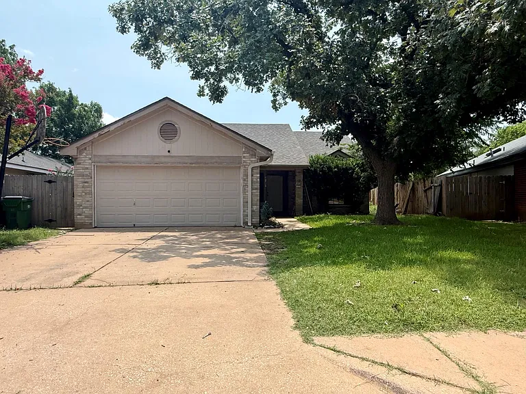 2107 Willow Way — Photo 1