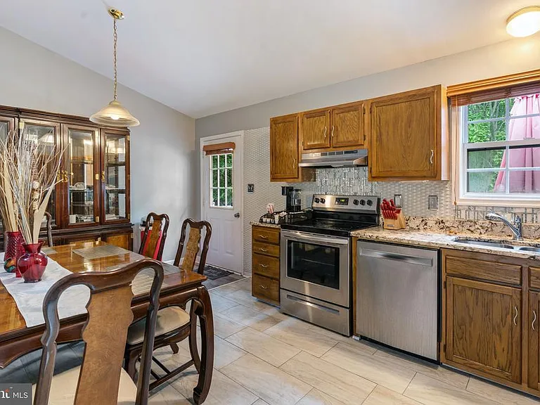 12258 Catalina Dr — Photo 10
