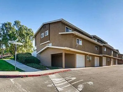2 bed, 2.5 bath, 1210 sqft, $3,250 — Photo 2