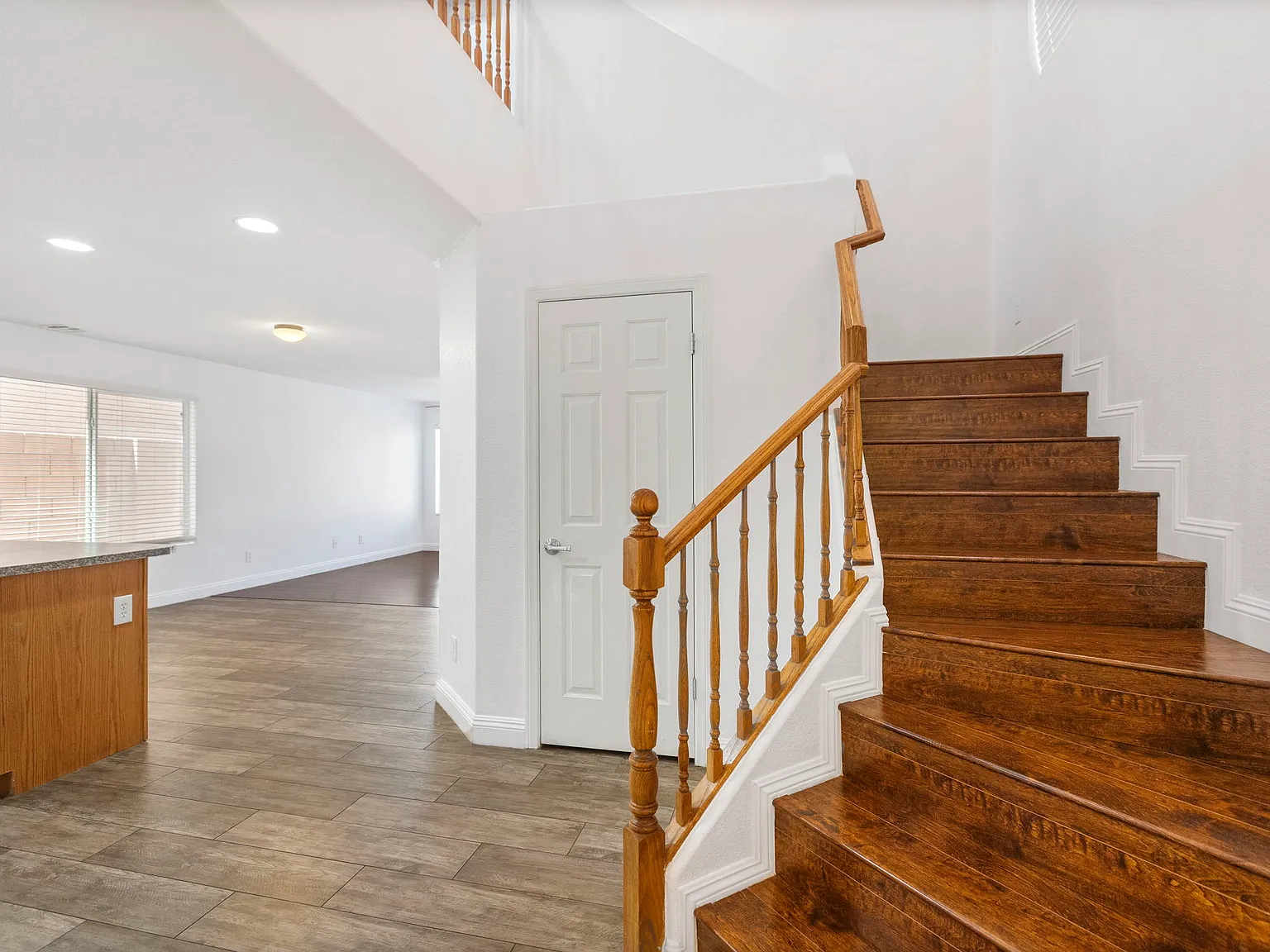 4 bed, 1911 sqft, $2,600 — Photo 2
