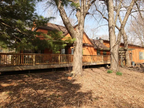 408 Lake St, Spirit Lake, IA 51360