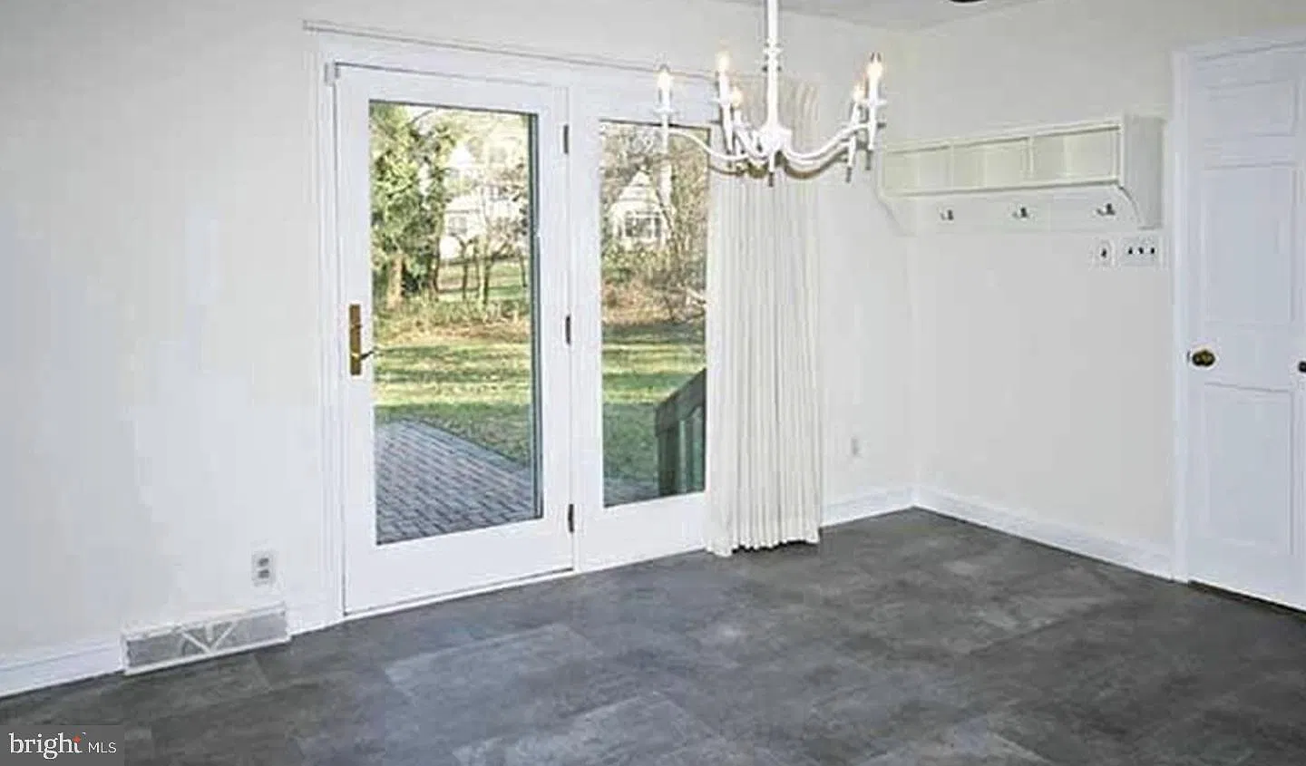 3 bed, 3.0 bath, 2446 sqft, $5,600 — Photo 3