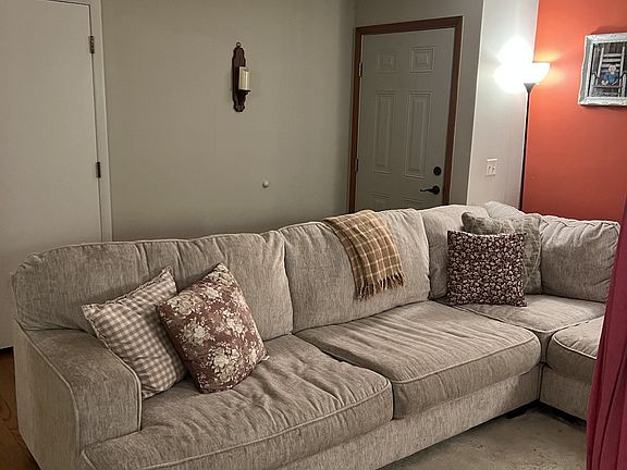 3rd image of 207 N Hills Dr