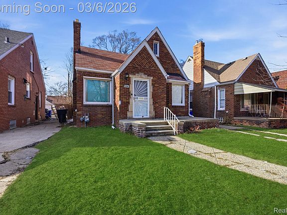 3rd image of 10947 Roxbury St