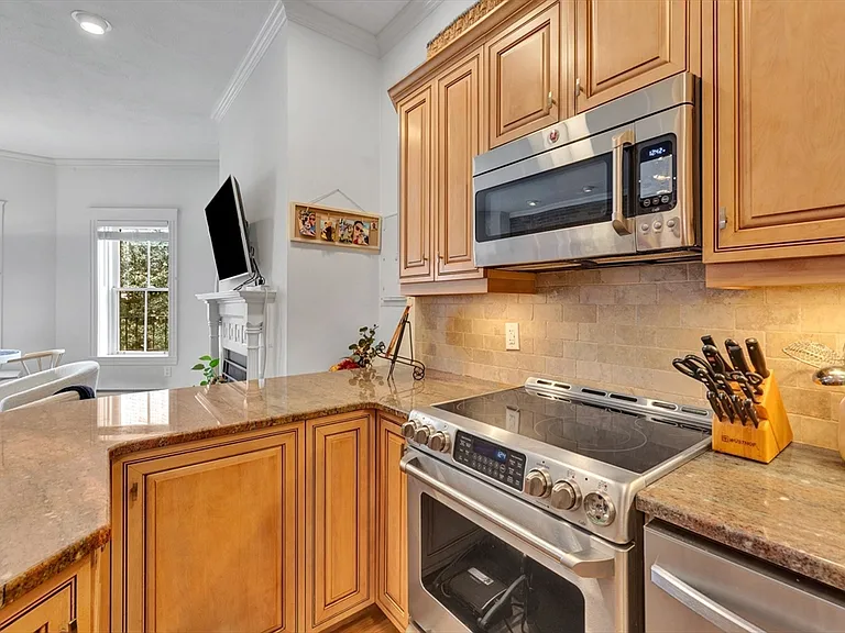6 Columbus Sq #3 — Photo 10