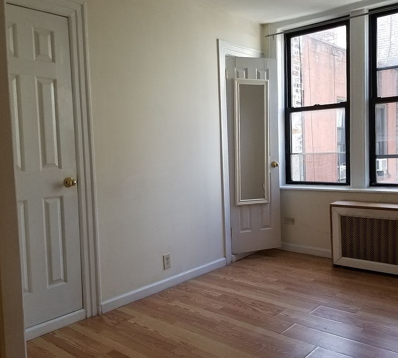 1st image of 725 9th Ave APT 3A