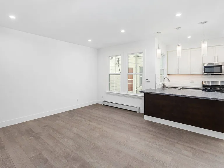 1555 Oak St #850R — Photo 4