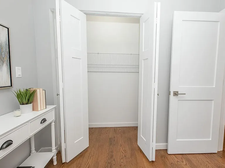 853GA W Barry Ave — Photo 15