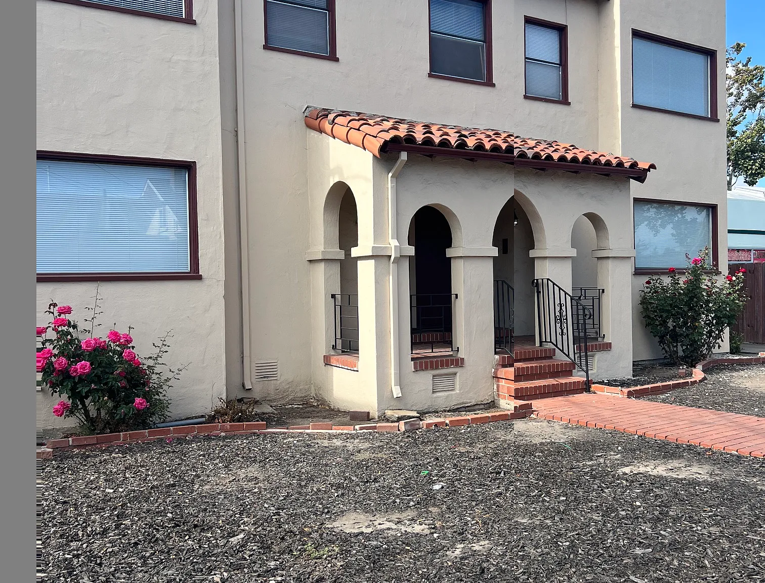 2 bed, 950 sqft, $2,250 — Photo 1