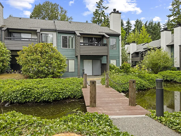 Exterior of The Lakes Apartments in Bellevue, WA 98007