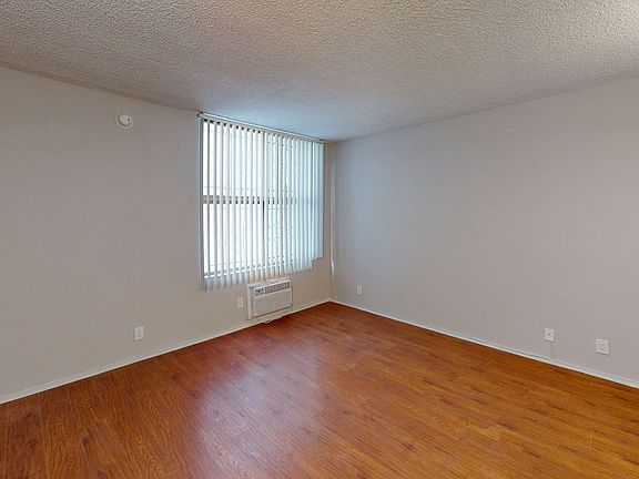 4th image of 516 S Kenmore Ave APT 1A