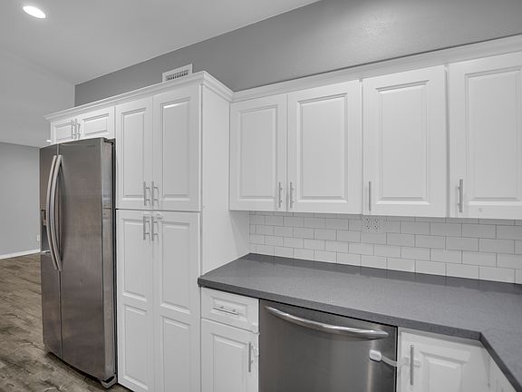 3rd image of 330 N Jackson St APT 318