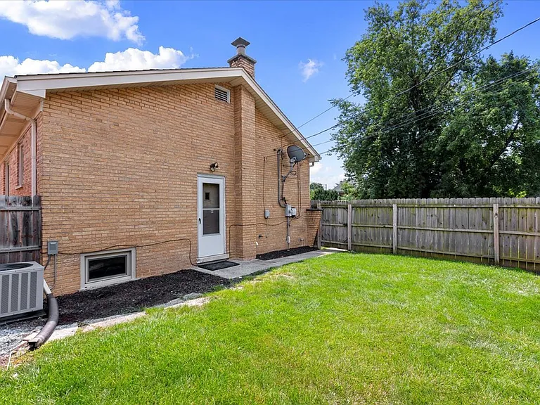 11358 S Rockwell St — Photo 13