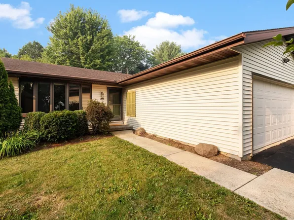 29 Newbury Cir, Madison, WI 53711