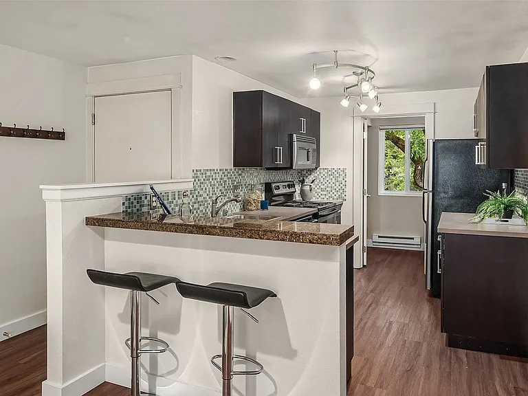 718 Kirkland Cir #301 — Photo 3