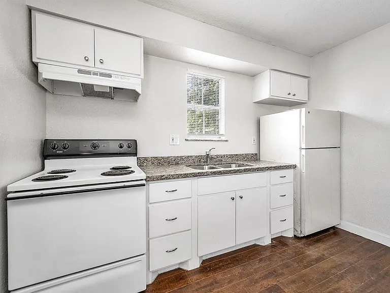 1711 Fourcade St #5 — Photo 5