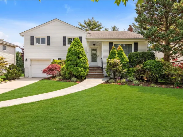 37 East Drive, Garden City, NY 11530