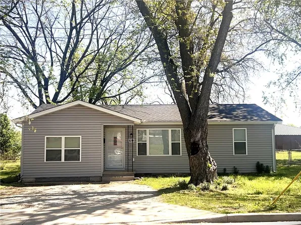 610 N College St, Nevada, MO 64772