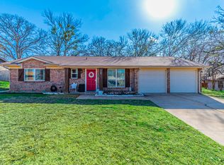 708 N Stewart St, Azle, TX 76020