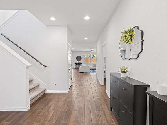 4th image of 380 Capstone Rd