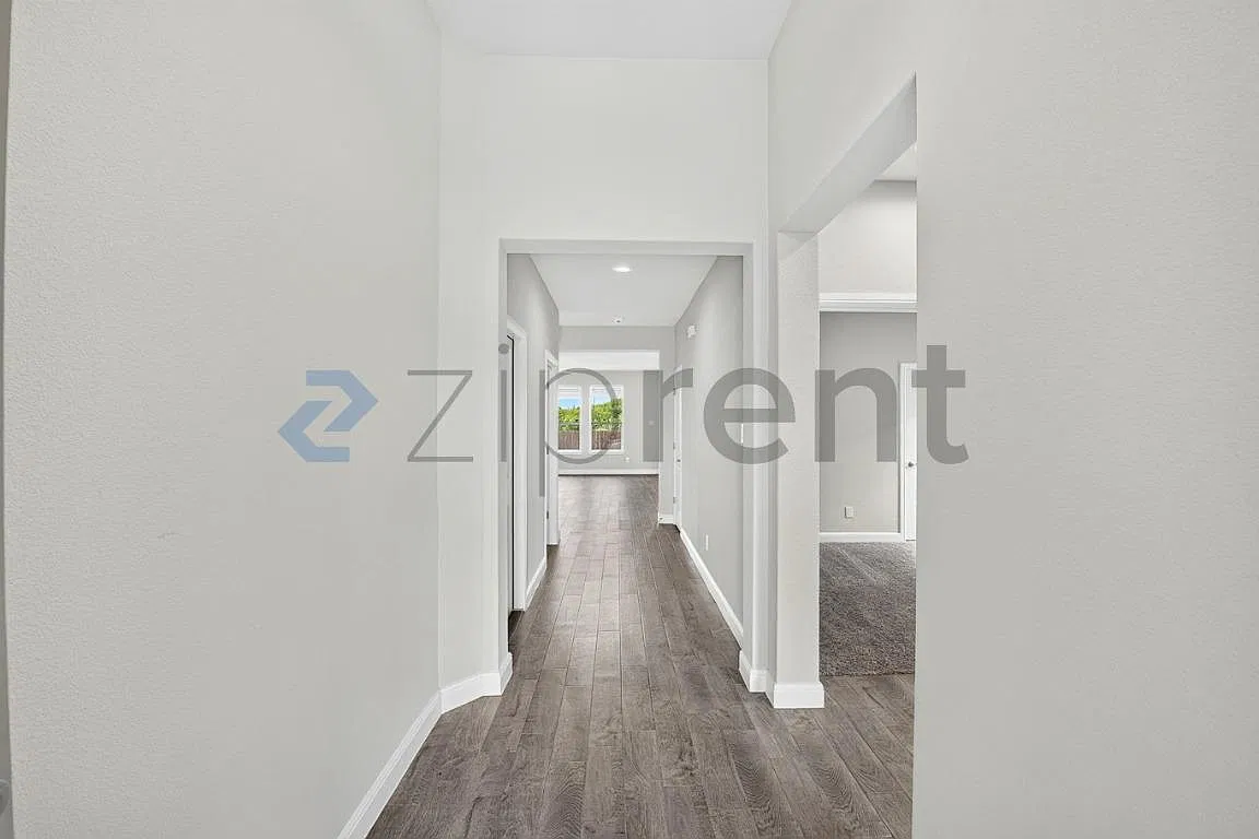 3 bed, 1660 sqft, $2,500 — Photo 4