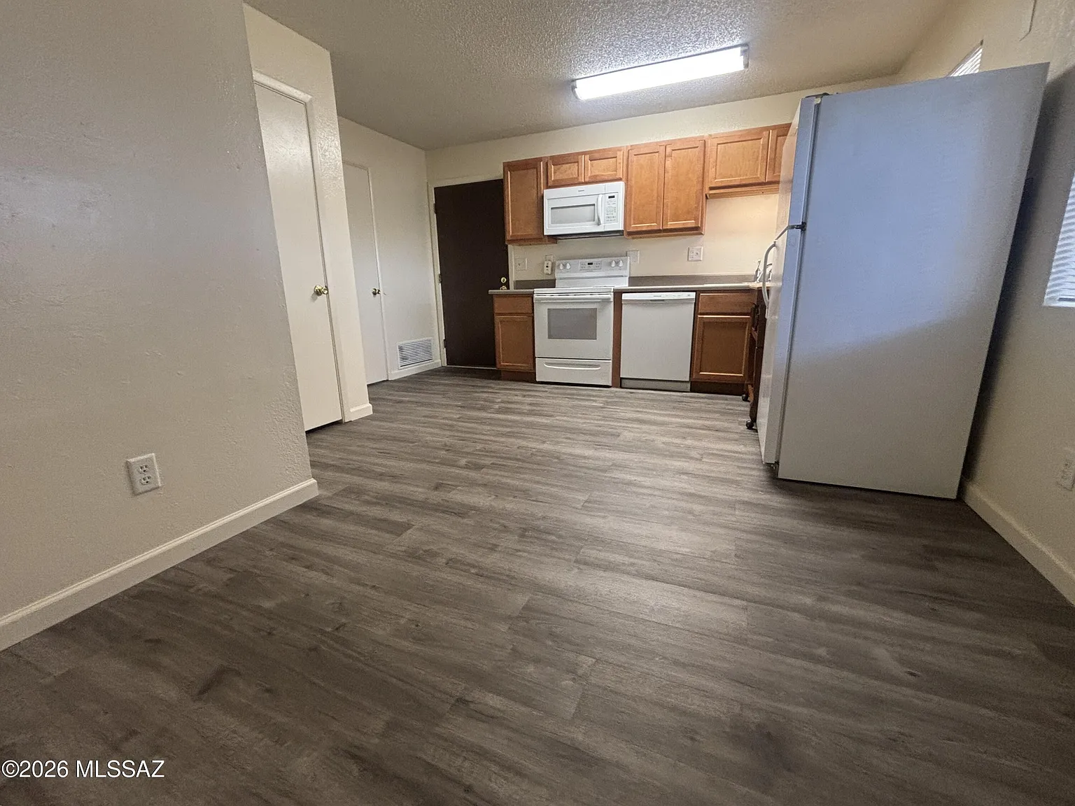 1 bed, 1.0 bath, 700 sqft, $1,000 — Photo 3