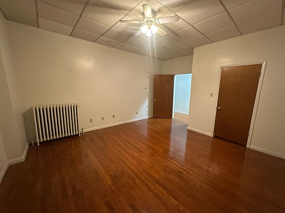 4th image of 419 E Race St