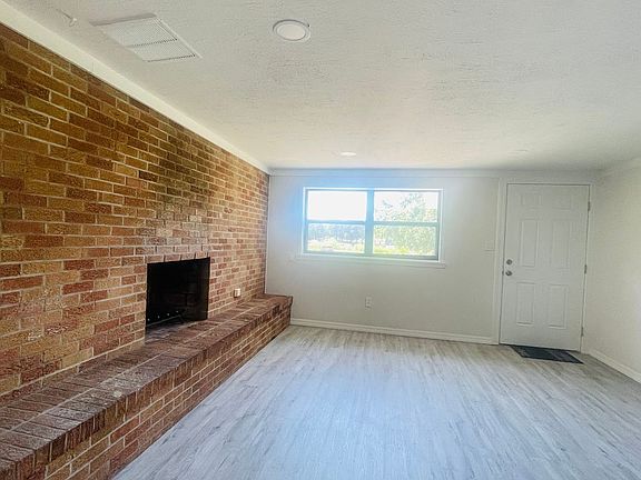 3rd image of 703 Gotts Rd