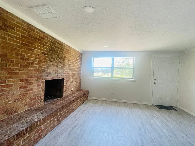 703 Gotts Rd — Photo 3