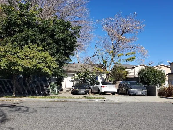 15741 Wyandotte St, Van Nuys, CA 91406