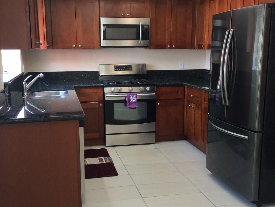 1st image of 626 N Mariposa Ave APT D