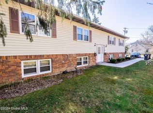 10 Edgewood Ter, Castleton On Hudson, NY 12033