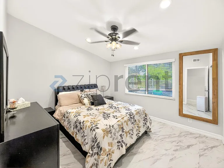 20520 Rhoda St #1 — Photo 23