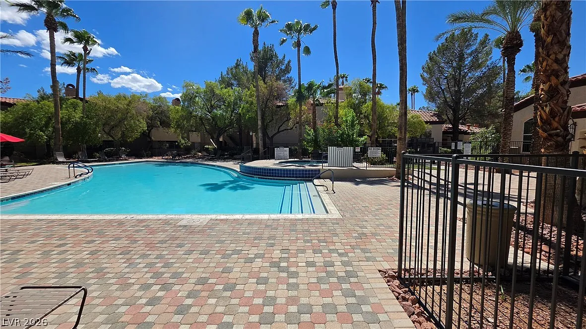 1 bed, 1.0 bath, 813 sqft, $1,250 — Photo 2