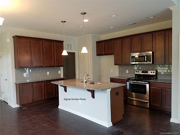 3rd image of 516 Park View Dr #274