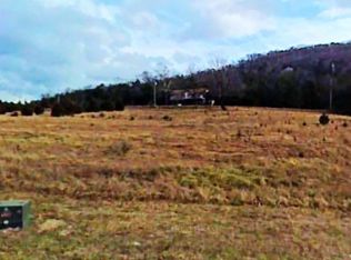 28 S Woodsdale Dr, Eureka Springs, AR 72631