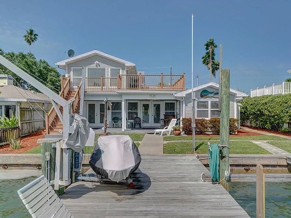 1st image of 717 Bay Esplanade