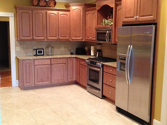 3rd image of 4674 Honeysuckle Ln