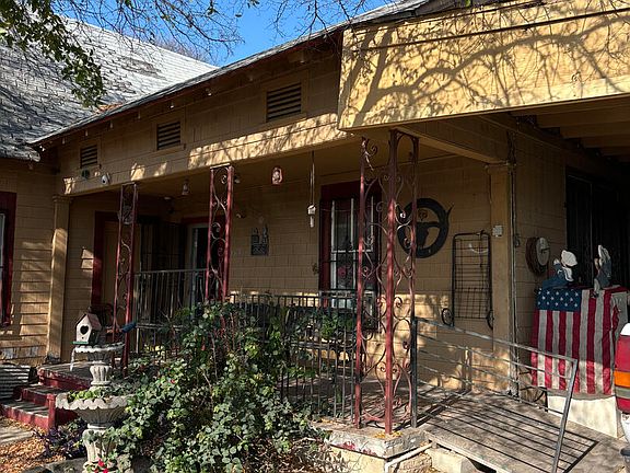3rd image of 743 Aransas Ave