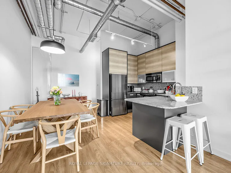 380 Macpherson Ave #422 — Photo 8