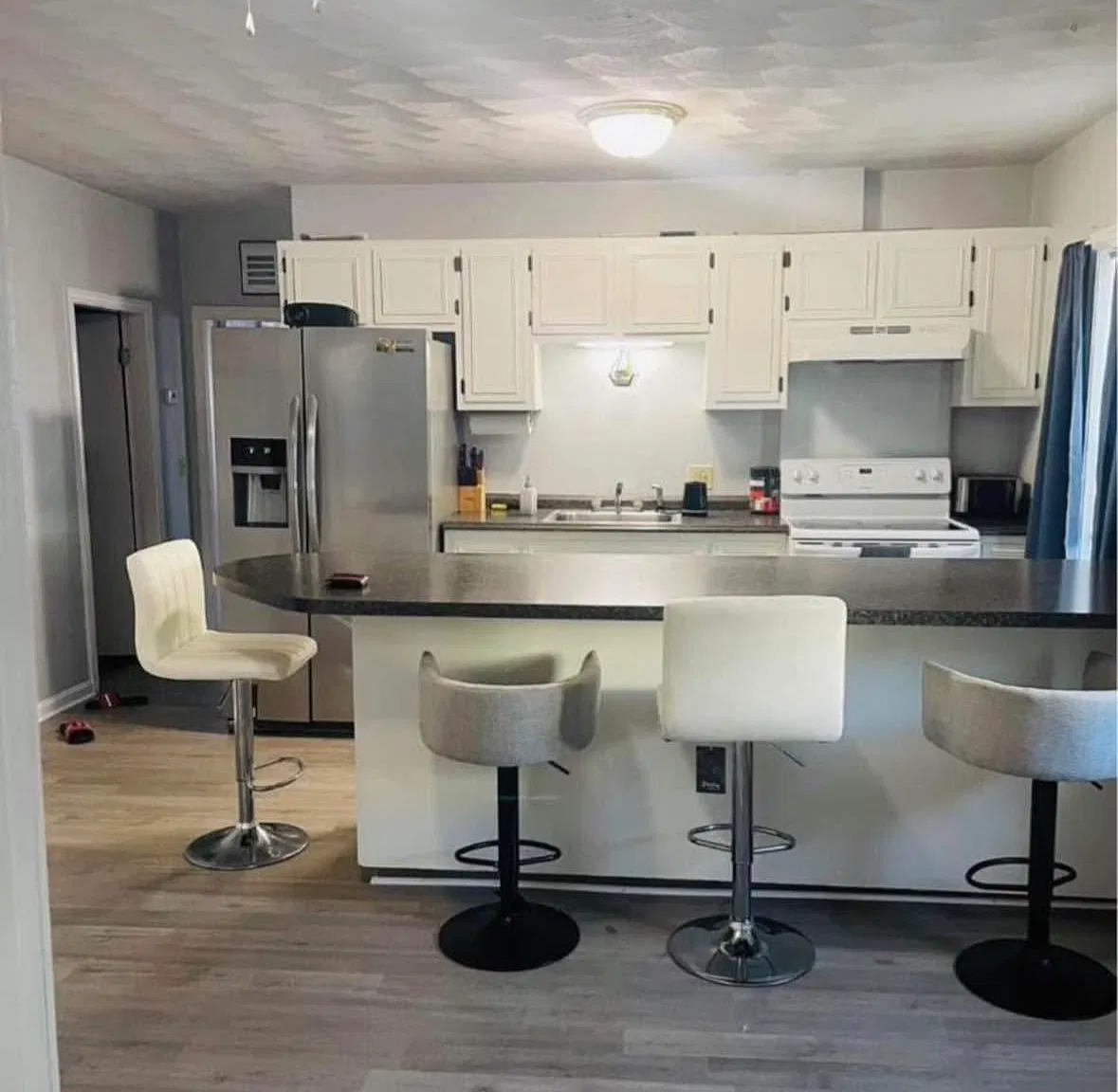 3 bed, 1850 sqft, $1,950 — Photo 1