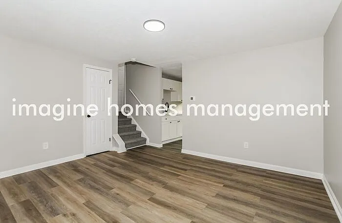 3 bed, 1.0 bath, 1444 sqft, $2,095 — Photo 4