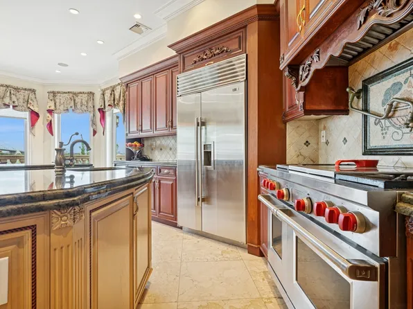 1-06 Samos Lane image 10 of 28